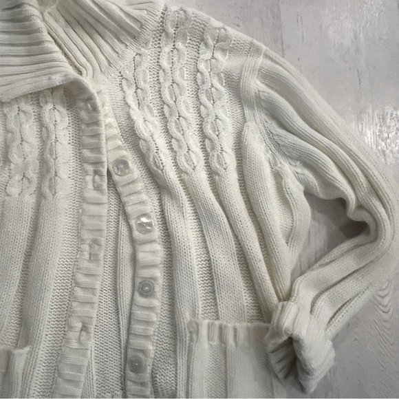 VINTAGE: Cable Knit Pearl Button Down Collared Cardigan - Picture 7 of 8